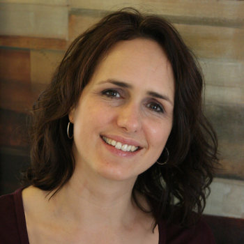 headshot of katja berninger-dobie, managing partner at www.virtualwavemedia.com
